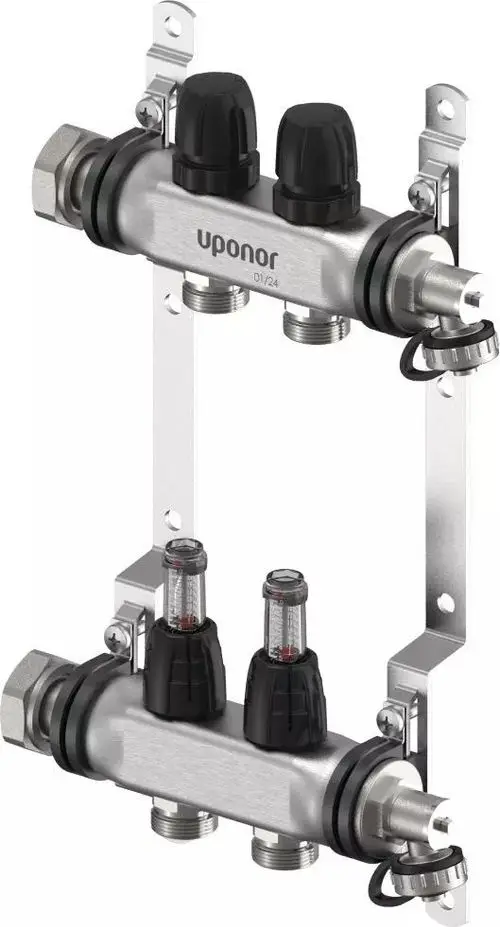 Uponor Verteiler mit zwei Anschlüssen, montiert auf einem Metallrahmen. Sichtbare Durchflussanzeigen und Einstellknöpfe zur Anpassung des Wasserflusses.